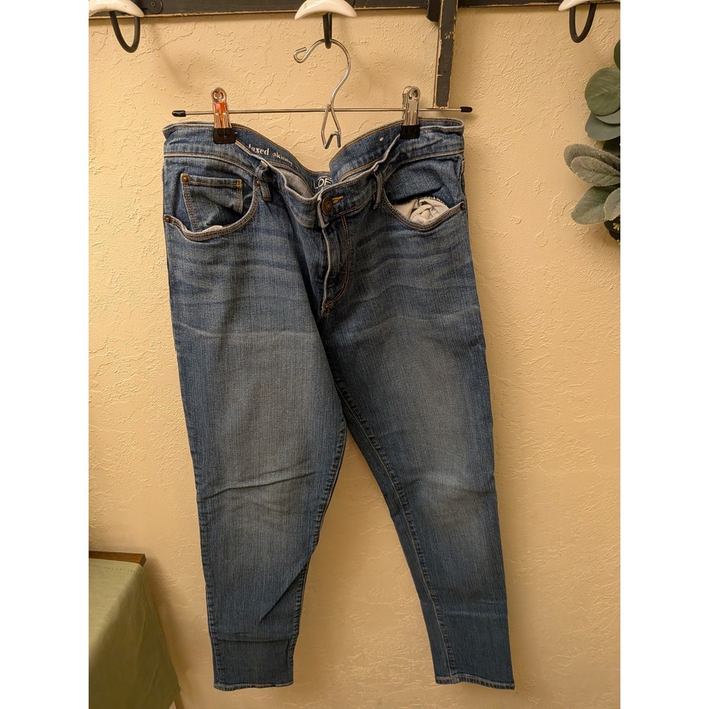 Loft Relaxed Skinny Jeans Medium Wash Denim Women's Size 6 approx‎ inseam 28